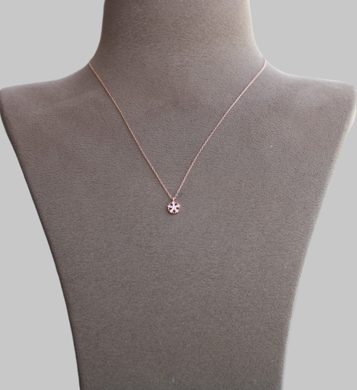 Gümüş Kar Tanesi Kolye - Görsel 3